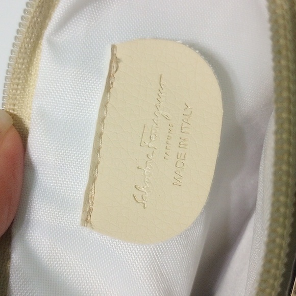 Salvatore Ferragamo Parfums Cream and Gold Chain Bag - Picture 7 of 9